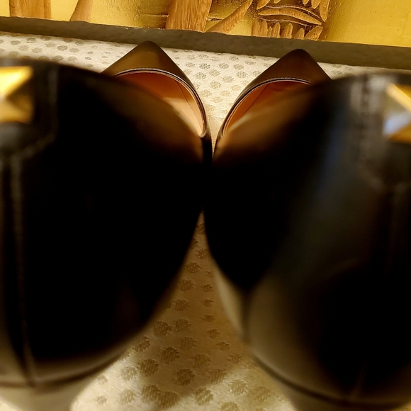 Valentino Garavani Rockstud Black Leather Pumps - Picture 10 of 13